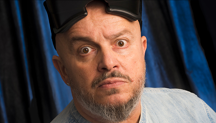 Zdeněk Izer vyndavací, zas tam dací 16. března 2026 v Divadle Gong